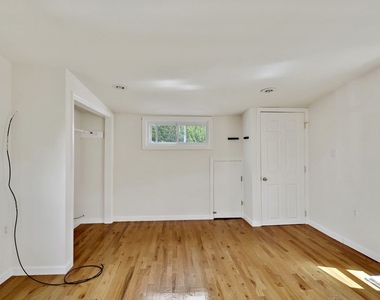 2011 Gildersleeve Avenue - Photo Thumbnail 7