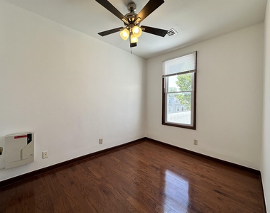 125 Zabriskie St - Photo Thumbnail 11