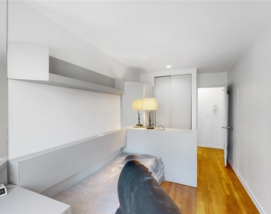 336 East 50 St - Photo Thumbnail 7