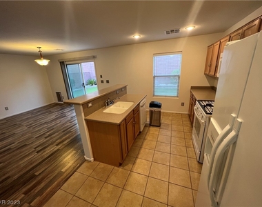 9350 Wild Lariat Avenue - Photo Thumbnail 11