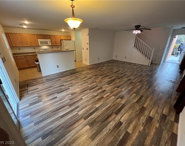 9350 Wild Lariat Avenue - Photo Thumbnail 5