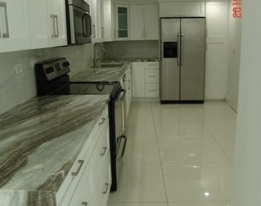 6039 Collins Ave - Photo Thumbnail 1