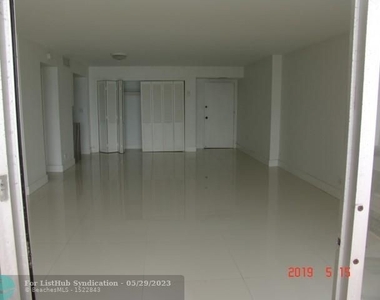 6039 Collins Ave - Photo Thumbnail 6