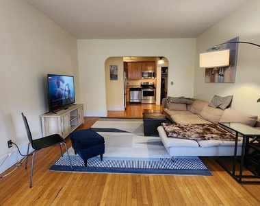 520 Beacon St Unit 4d - Photo Thumbnail 3