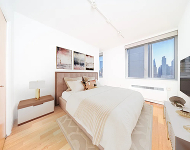 554 West 54th Street - Photo Thumbnail 2