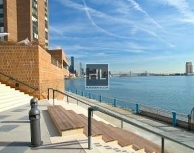 Waterside Plaza - Photo Thumbnail 1