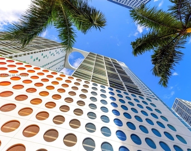 500 Brickell Ave - Photo Thumbnail 20