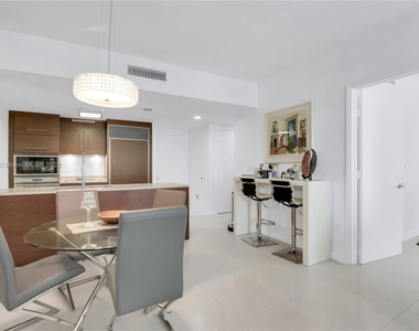 475 Brickell Ave - Photo Thumbnail 4