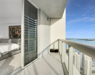 475 Brickell Ave - Photo Thumbnail 8