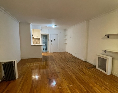 144 West 46th Street - Photo Thumbnail 3