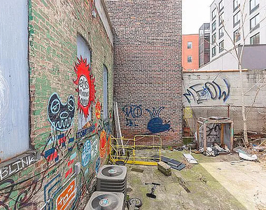 11 Humboldt Street - Photo Thumbnail 7