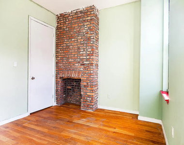 213 Wyckoff Avenue, Brooklyn - Photo Thumbnail 4