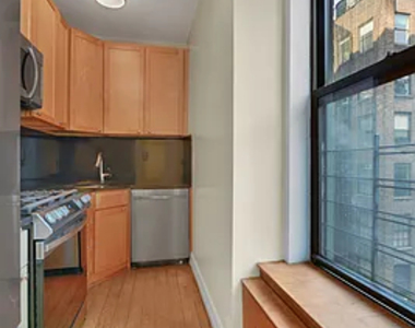 121 Madison Avenue - Photo Thumbnail 2