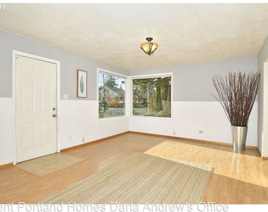 8025 Se Woodstock Blvd. - Photo Thumbnail 3