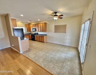 15188 N Triple Crown Place - Photo Thumbnail 11