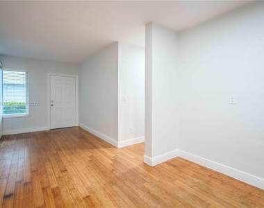 7325 Carlyle Ave - Photo Thumbnail 5