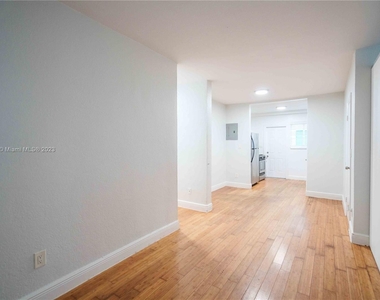 7325 Carlyle Ave - Photo Thumbnail 9