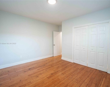 7325 Carlyle Ave - Photo Thumbnail 14