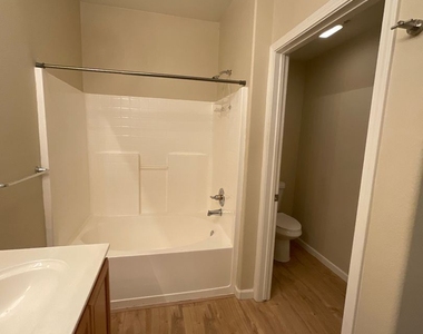 6140 Ingleston Dr. Unit #516 - Photo Thumbnail 14