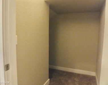 2467 Dorset Dr Basement - Photo Thumbnail 10