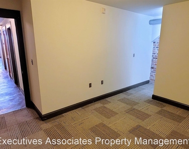 465 Walnut Street, B03 - Photo Thumbnail 17