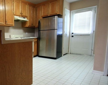 901 Camellia Unit B - Photo Thumbnail 6