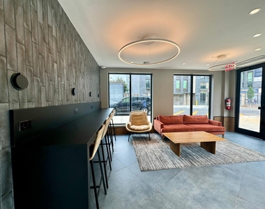 494 Manhattan Avenue - Photo Thumbnail 12