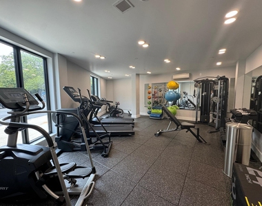 494 Manhattan Avenue - Photo Thumbnail 9