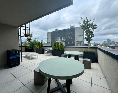 494 Manhattan Avenue - Photo Thumbnail 11