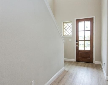 7504 Palisades Drive - Photo Thumbnail 17