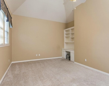 6312 Courtland Drive - Photo Thumbnail 10