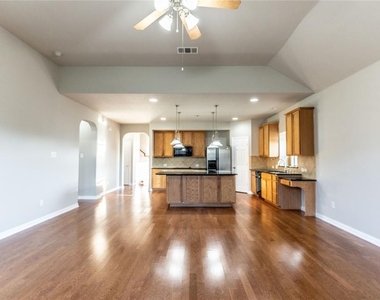 2701 Tangerine Lane - Photo Thumbnail 13