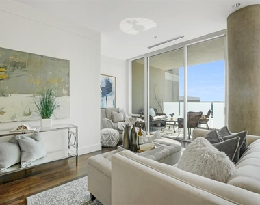 2408 Victory Park Lane - Photo Thumbnail 1