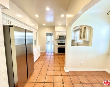 848 S Curson Ave - Photo Thumbnail 11