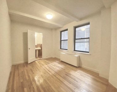 Midtown East, Tudor City - Photo Thumbnail 8