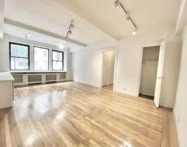 Midtown East, Tudor City - Photo Thumbnail 1