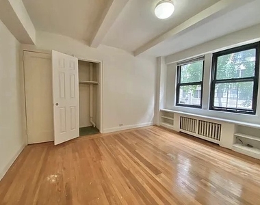 Midtown East, Tudor City - Photo Thumbnail 9