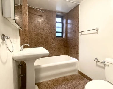 Midtown East, Tudor City - Photo Thumbnail 10
