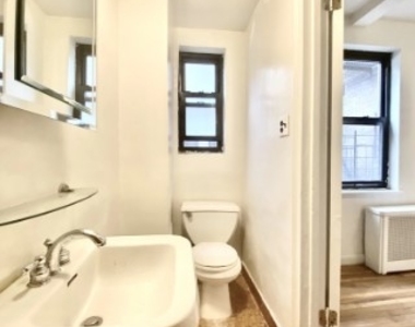 Midtown East, Tudor City - Photo Thumbnail 7