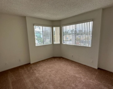 10323 Woodbine St. - Photo Thumbnail 5