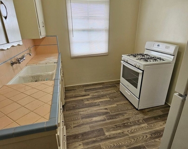 802 Raymond Ave. - Photo Thumbnail 5
