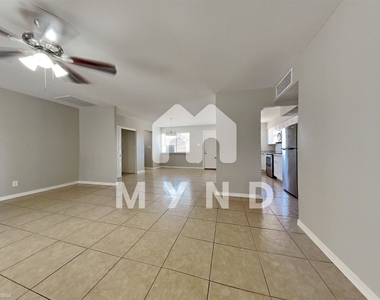 6739 W Minnezona Ave - Photo Thumbnail 1