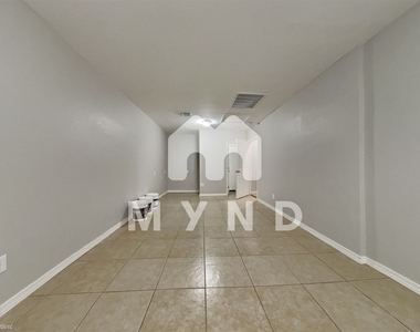 6739 W Minnezona Ave - Photo Thumbnail 15