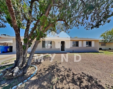 6739 W Minnezona Ave - Photo Thumbnail 0