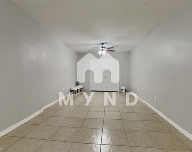 6739 W Minnezona Ave - Photo Thumbnail 16