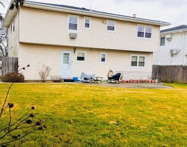 922 Merrick Avenue - Photo Thumbnail 11