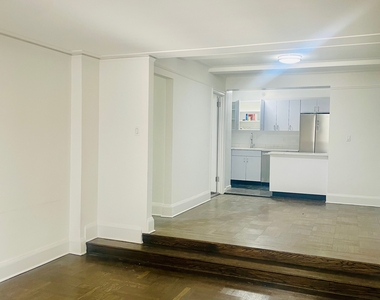 137 East 38th Street - Photo Thumbnail 1