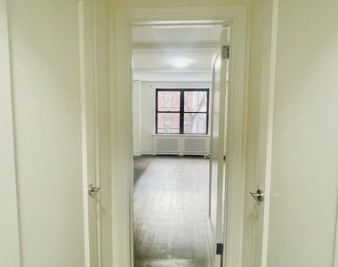 137 East 38th Street - Photo Thumbnail 12