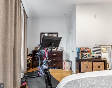 2427 Frankford Ave - Photo Thumbnail 9