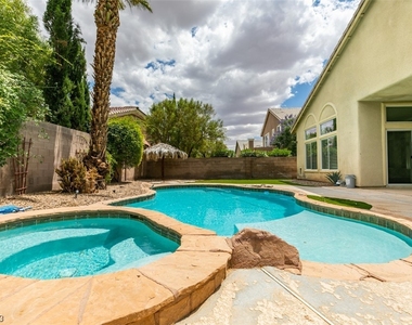 10732 Tapestry Winds Street - Photo Thumbnail 43